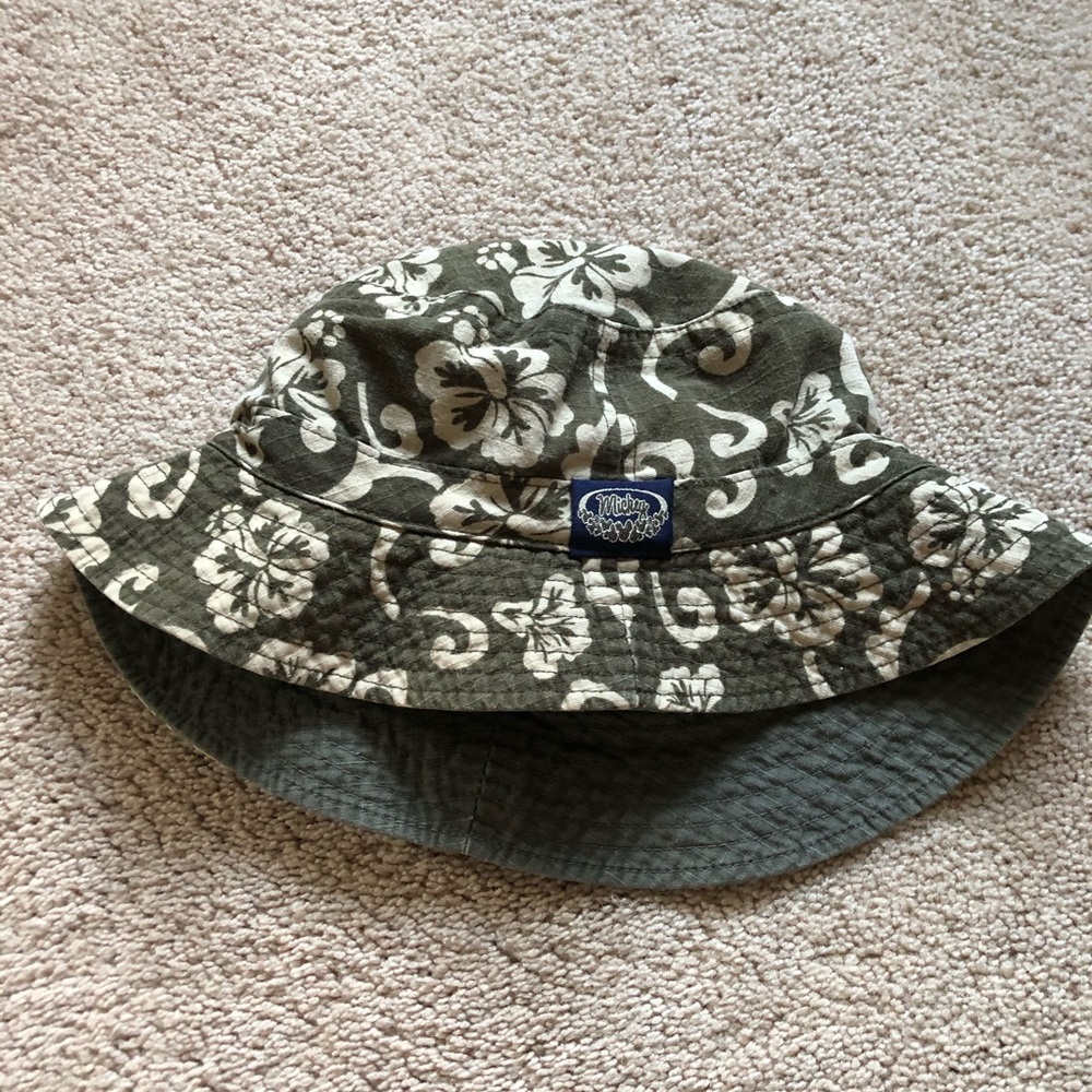 Disney Hawaiian green bucket hat